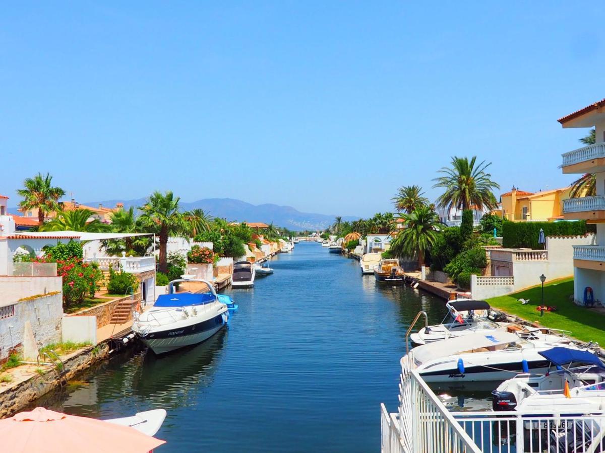 Holiday Home Requesens Canal Empuriabrava Esterno foto