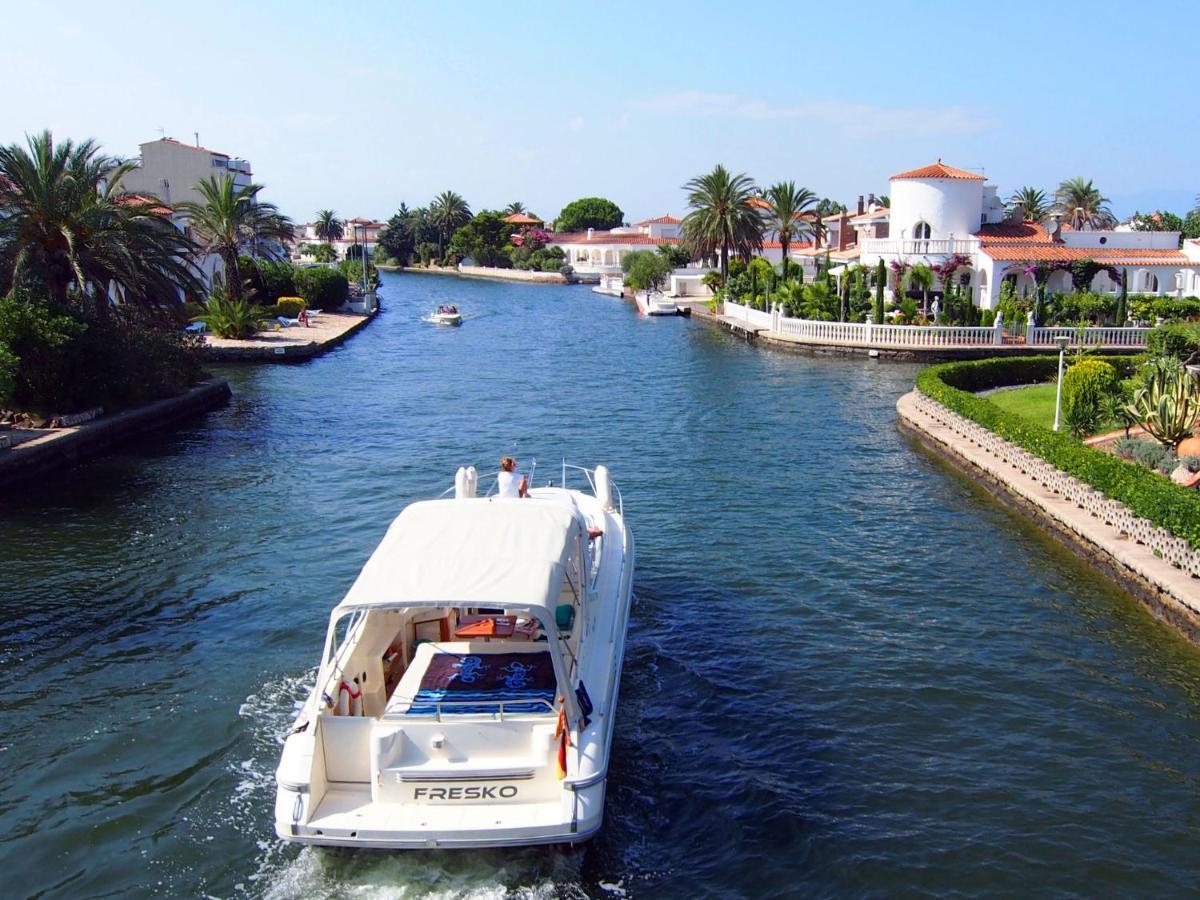 Holiday Home Requesens Canal Empuriabrava Esterno foto