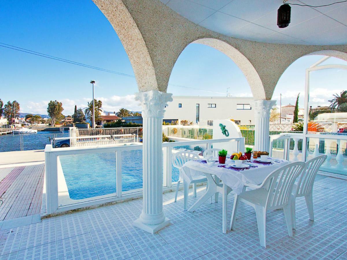 Holiday Home Requesens Canal Empuriabrava Esterno foto